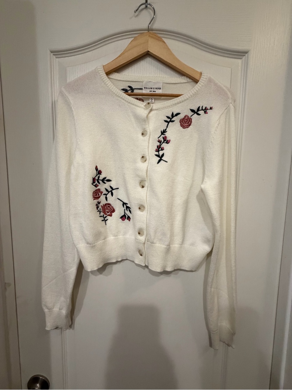 Willow & Wind Floral Embroidered Ivory Button Cardigan Size M Cottagecore